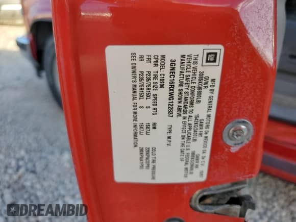 1998 Chevrolet Suburban с VIN 3GNEC16RXWG122837, выставлен на аукционе Copart как лот 86388734 с пробегом 289 526 миль миль и Списание • Salvage title. История ставок и продаж доступна на DreamBid. Изображение 13.