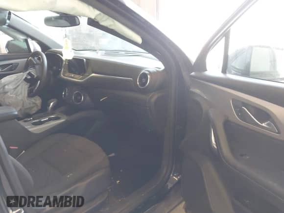 2021 Chevrolet Blazer LT z VIN 3GNKBHRS1MS529839, wystawiony jako IAAI lot #43127935 z przebiegiem 94 610 mil mil oraz . Historia ofert i sprzedaży dostępna na DreamBid. Obrazek 5.