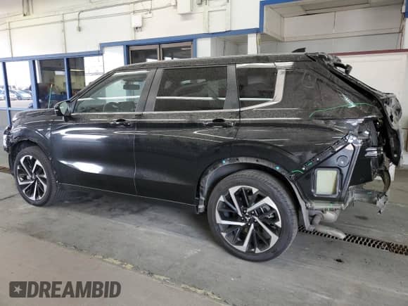 2024 Mitsubishi Outlander SE with VIN JA4J4VA82RZ084397, listed as a Copart auction lot 71125465 with 21,138 mi miles and Salvage title. Bid and sale history available at DreamBid. Image 2.