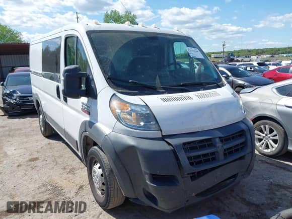2018 Ram ProMaster Cargo z VIN 3C6TRVAG5JE117326, wystawiony jako IAAI lot #42113340 z przebiegiem 180 561 mil mil oraz . Historia ofert i sprzedaży dostępna na DreamBid. Obrazek 1.