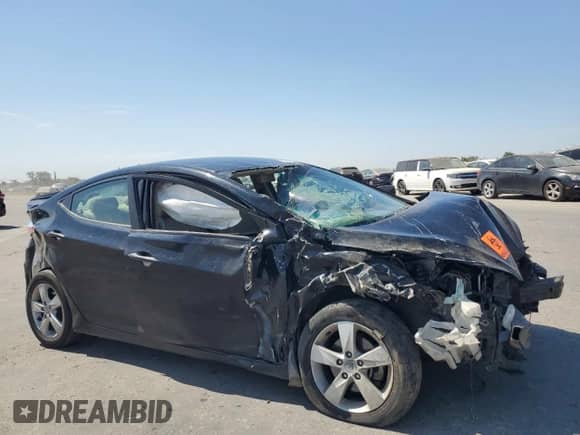 2013 Hyundai Elantra GLS z VIN KMHDH4AE8DU530643, wystawiony jako Copart lot #70051805 z przebiegiem Nie podano mil oraz Szkoda całkowita • Salvage title. Historia ofert i sprzedaży dostępna na DreamBid. Obrazek 4.