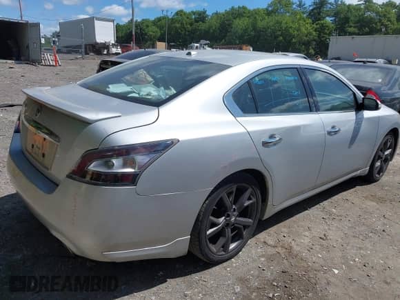 2014 Nissan Maxima SV z VIN 1N4AA5AP6EC470295, wystawiony jako IAAI lot #42551564 z przebiegiem 191 814 mil mil oraz . Historia ofert i sprzedaży dostępna na DreamBid. Obrazek 4.