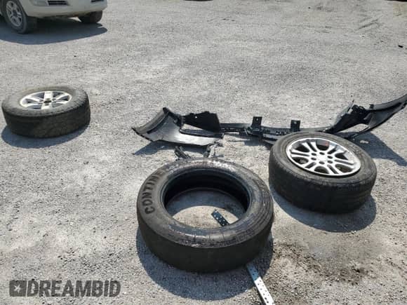 2005 GMC Sierra 1500 SLT z VIN 2GTEC13T351389897, wystawiony jako Copart lot #56167155 z przebiegiem 308 224 mil mil oraz Szkoda całkowita • Salvage title. Historia ofert i sprzedaży dostępna na DreamBid. Obrazek 12.