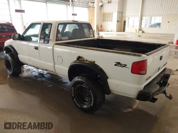 1998 Chevrolet S-10 LS with VIN 1GCCT19W2W8180691, listed as a IAAI auction lot 41722319 with 249,903 mi miles and . Bid and sale history available at DreamBid. Image 3.