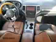 2012 Jeep Grand Cherokee Overland Summit z VIN 1C4RJFCT6CC203362, wystawiony jako Copart lot #84638805 z przebiegiem 111 317 mil mil oraz Czysty tytuł • Clean title. Historia ofert i sprzedaży dostępna na DreamBid. Obrazek 8.