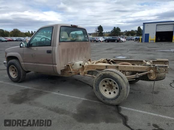 1997 Chevrolet Silverado 2500 с VIN 1GCGK24R8VE142118, выставлен на аукционе Copart как лот 84428955 с пробегом 421 035 миль миль и Чистый • Clean title. История ставок и продаж доступна на DreamBid. Изображение 2.