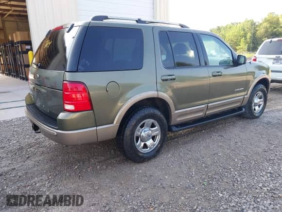 2002 Ford Explorer Eddie Bauer z VIN 1FMZU64E72UA87858, wystawiony jako IAAI lot #42793567 z przebiegiem 128 793 mil mil oraz . Historia ofert i sprzedaży dostępna na DreamBid. Obrazek 4.
