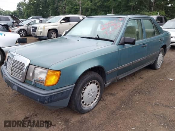 1988 Mercedes-Benz 300 E z VIN WDBEA30D1JA663224, wystawiony jako IAAI lot #42910986 z przebiegiem 132 470 mil mil oraz . Historia ofert i sprzedaży dostępna na DreamBid. Obrazek 17.