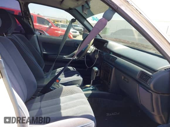 1991 Toyota Camry z VIN 4T1VV21E8MU047512, wystawiony jako IAAI lot #42854666 z przebiegiem 123 306 mil mil oraz . Historia ofert i sprzedaży dostępna na DreamBid. Obrazek 5.