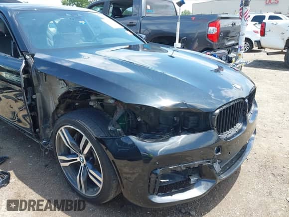 2019 BMW 7 Series 740i z VIN WBA7E2C5XKB217756, wystawiony jako IAAI lot #42509802 z przebiegiem 75 667 mil mil oraz . Historia ofert i sprzedaży dostępna na DreamBid. Obrazek 6.