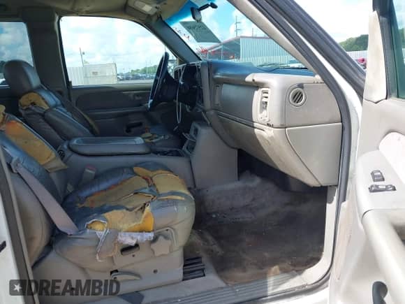 2000 Chevrolet Silverado 1500 LS z VIN 1GCEC19V2YZ307288, wystawiony jako IAAI lot #42575686 z przebiegiem 327 325 mil mil oraz . Historia ofert i sprzedaży dostępna na DreamBid. Obrazek 5.