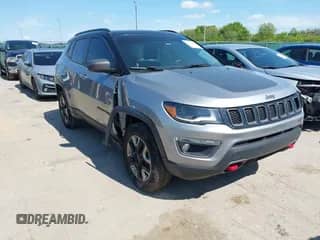 2018 Jeep Compass Trailhawk z VIN 3C4NJDDB9JT272864, wystawiony jako IAAI lot #42284940 z przebiegiem Nie podano mil oraz . Historia ofert i sprzedaży dostępna na DreamBid. Obrazek 1.