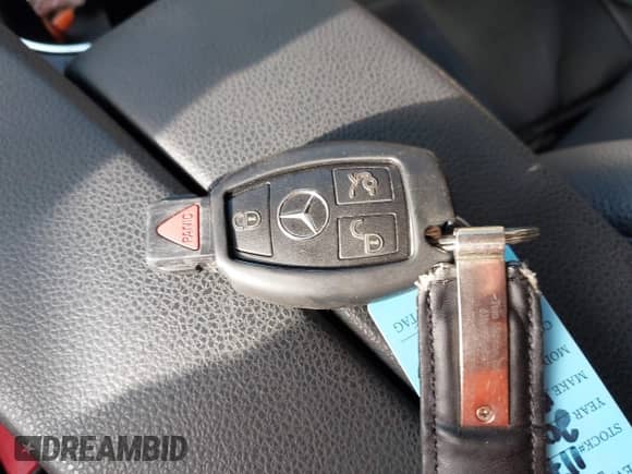 2011 Mercedes-Benz C 300 Sport z VIN WDDGF8BB8BR142823, wystawiony jako IAAI lot #43254470 z przebiegiem 88 458 mil mil oraz . Historia ofert i sprzedaży dostępna na DreamBid. Obrazek 11.