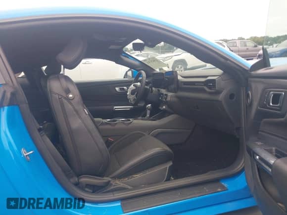 2024 Ford Mustang EcoBoost с VIN 1FA6P8TH8R5143368, выставлен на аукционе IAAI как лот 43025741 с пробегом 9 326 миль миль и . История ставок и продаж доступна на DreamBid. Изображение 5.