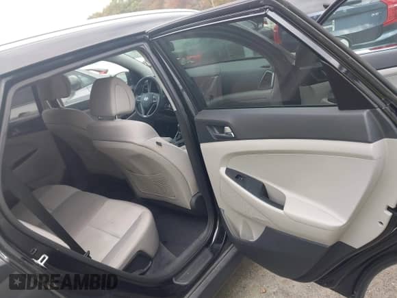 2016 Hyundai Tucson SE z VIN KM8J33A42GU091981, wystawiony jako IAAI lot #43533689 z przebiegiem 166 062 mil mil oraz . Historia ofert i sprzedaży dostępna na DreamBid. Obrazek 8.