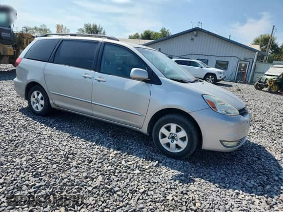 2004 Toyota Sienna XLE z VIN 5TDZA22C54S116773, wystawiony jako Copart lot #81171155 z przebiegiem 232 127 mil mil oraz Szkoda całkowita • Salvage title. Historia ofert i sprzedaży dostępna na DreamBid. Obrazek 4.