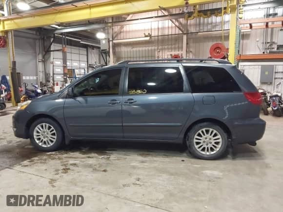 2010 Toyota Sienna XLE с VIN 5TDYK4CC2AS309994, выставлен на аукционе IAAI как лот 41487495 с пробегом Не указан миль и . История ставок и продаж доступна на DreamBid. Изображение 14.