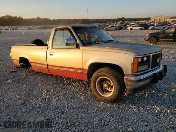 1989 GMC Sierra 1500 z VIN 1GTDC14K2KZ536277, wystawiony jako Copart lot #81375764 z przebiegiem 143 652 mil mil oraz Czysty tytuł • Clean title. Historia ofert i sprzedaży dostępna na DreamBid. Obrazek 4.