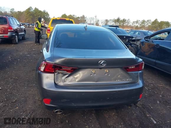 2016 Lexus IS 300/350 z VIN JTHCM1D28G5001685, wystawiony jako IAAI lot #41810156 z przebiegiem 49 392 mil mil oraz . Historia ofert i sprzedaży dostępna na DreamBid. Obrazek 16.