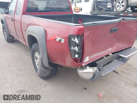 2005 Chevrolet Colorado LS Z71 z VIN 1GCDS196X58266188, wystawiony jako IAAI lot #41662363 z przebiegiem 144 160 mil mil oraz . Historia ofert i sprzedaży dostępna na DreamBid. Obrazek 6.