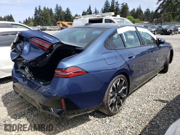 2025 BMW 5 Series с VIN WBA13FK06SCT74610, выставлен на аукционе Copart как лот 55362185 с пробегом Не указан миль и Списание • Salvage title. История ставок и продаж доступна на DreamBid. Изображение 3.