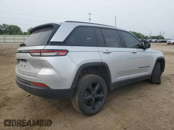2024 Jeep Grand Cherokee Altitude X with VIN 1C4RJHAG3RC706776, listed as a Copart auction lot 60780935 with 64,810 mi miles and Salvage title. Bid and sale history available at DreamBid. Image 3.