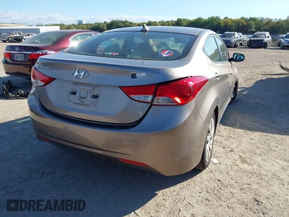 2012 Hyundai Elantra GLS z VIN 5NPDH4AE2CH136178, wystawiony jako IAAI lot #43405532 z przebiegiem 153 249 mil mil oraz . Historia ofert i sprzedaży dostępna na DreamBid. Obrazek 4.