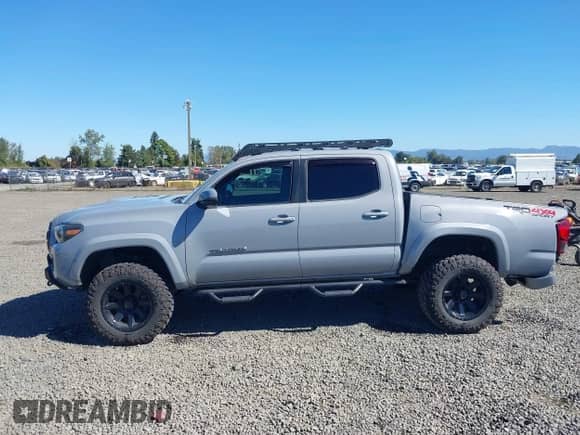 2019 Toyota Tacoma SR z VIN 5TFCZ5AN8KX193437, wystawiony jako IAAI lot #43278180 z przebiegiem 70 048 mil mil oraz . Historia ofert i sprzedaży dostępna na DreamBid. Obrazek 15.