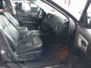 2013 Nissan Pathfinder SV z VIN 5N1AR2MM8DC670849, wystawiony jako IAAI lot #41092668 z przebiegiem 193 319 mil mil oraz . Historia ofert i sprzedaży dostępna na DreamBid. Obrazek 5.