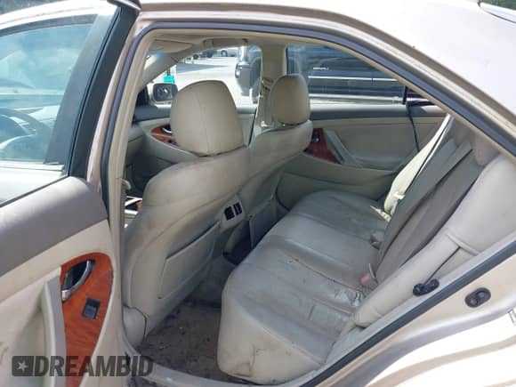 2008 Toyota Camry LE z VIN 4T1BE46KX8U254096, wystawiony jako IAAI lot #42920325 z przebiegiem 480 617 mil mil oraz . Historia ofert i sprzedaży dostępna na DreamBid. Obrazek 8.