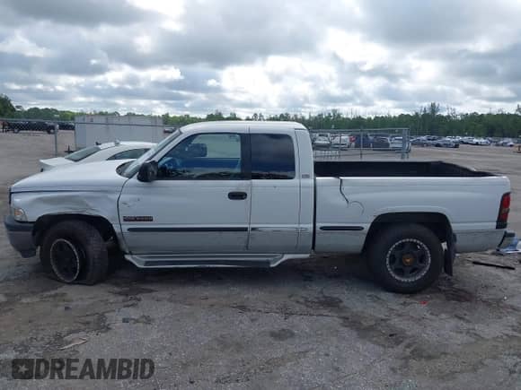1999 Dodge 2500 with VIN 3B7KC2369XG236101, listed as a IAAI auction lot 43115445 with 267,588 mi miles and . Bid and sale history available at DreamBid. Image 14.