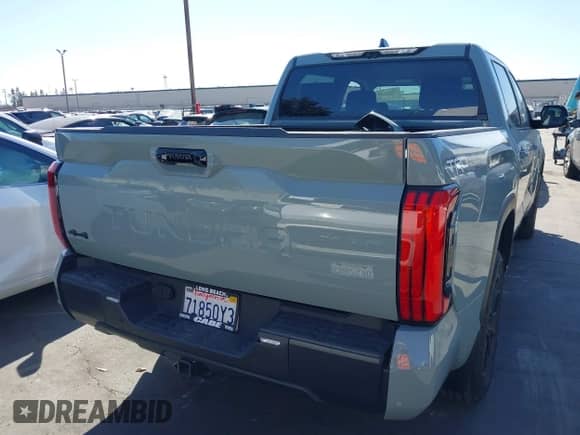 2024 Toyota Tundra Limited z VIN 5TFWA5DB9RX161273, wystawiony jako IAAI lot #41676655 z przebiegiem 10 371 mil mil oraz . Historia ofert i sprzedaży dostępna na DreamBid. Obrazek 17.