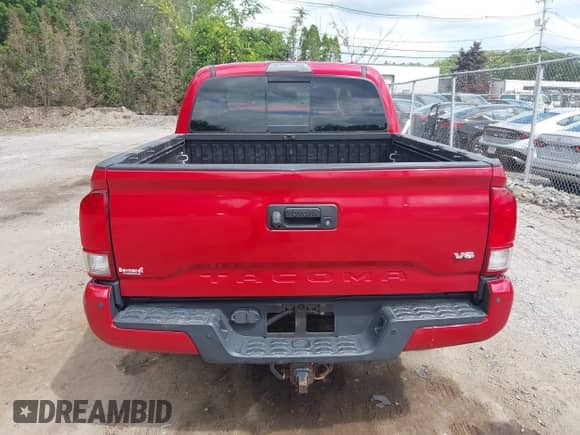 2017 Toyota Tacoma SR5 with VIN 3TMCZ5ANXHM118561, listed as a IAAI auction lot 43051738 with 76,645 mi miles and . Bid and sale history available at DreamBid. Image 17.
