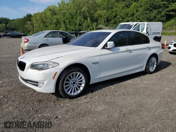 2012 BMW 5 Series 535i с VIN WBAFR7C53CC810352, выставлен на аукционе Copart как лот 65850565 с пробегом 134 004 миль миль и Чистый • Clean title. История ставок и продаж доступна на DreamBid. Изображение 1.