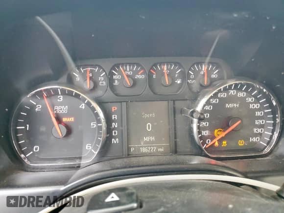 2014 Chevrolet Silverado 1500 Work Truck z VIN 1GCRCPEC6EZ402893, wystawiony jako Copart lot #62535445 z przebiegiem 186 222 mil mil oraz Czysty tytuł • Clean title. Historia ofert i sprzedaży dostępna na DreamBid. Obrazek 9.