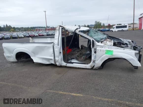 2016 Ford F-250 XL z VIN 1FTBF2A68GED00498, wystawiony jako IAAI lot #40550532 z przebiegiem Nie podano mil oraz . Historia ofert i sprzedaży dostępna na DreamBid. Obrazek 12.