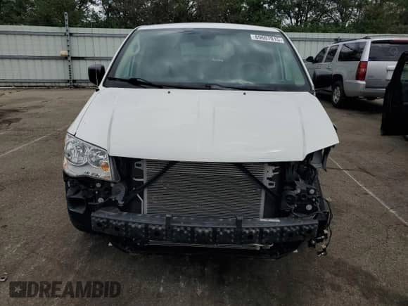 2020 Dodge Grand Caravan SE z VIN 2C4RDGBG3LR221701, wystawiony jako Copart lot #69607015 z przebiegiem 24 580 mil mil oraz Szkoda całkowita • Salvage title. Historia ofert i sprzedaży dostępna na DreamBid. Obrazek 5.