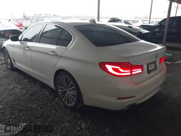 2017 BMW 5 Series 540i с VIN WBAJE5C38HG915249, выставлен на аукционе IAAI как лот 41472001 с пробегом 54 396 миль миль и . История ставок и продаж доступна на DreamBid. Изображение 3.