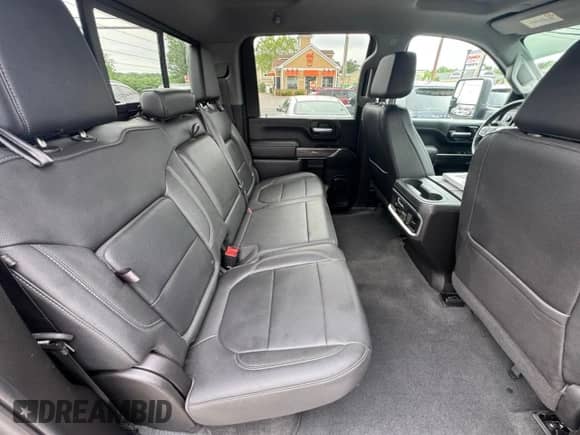 2021 Chevrolet Silverado 3500HD LTZ z VIN 1GC4YUEYXMF150653, wystawiony jako Copart lot #69568775 z przebiegiem 163 490 mil mil oraz Czysty tytuł • Clean title. Historia ofert i sprzedaży dostępna na DreamBid. Obrazek 6.