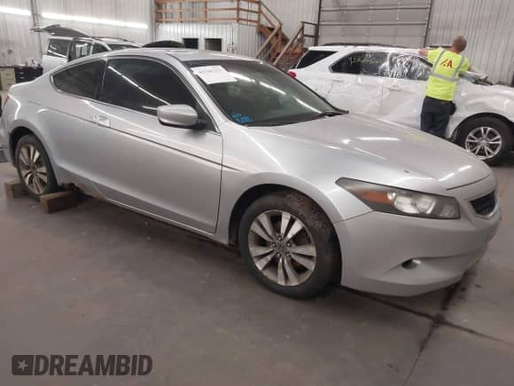 2008 Honda Accord EX с VIN 1HGCS12738A000492, выставлен на аукционе IAAI как лот 43341131 с пробегом 234 922 миль миль и . История ставок и продаж доступна на DreamBid. Изображение 1.