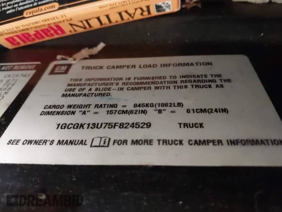 2005 Chevrolet Silverado 1500HD LT z VIN 1GCGK13U75F824529, wystawiony jako IAAI lot #40688365 z przebiegiem 264 669 mil mil oraz . Historia ofert i sprzedaży dostępna na DreamBid. Obrazek 9.