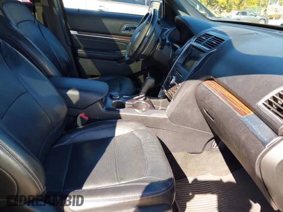 2017 Ford Explorer Limited z VIN 1FM5K8F82HGC92874, wystawiony jako IAAI lot #43330136 z przebiegiem 143 821 mil mil oraz . Historia ofert i sprzedaży dostępna na DreamBid. Obrazek 5.