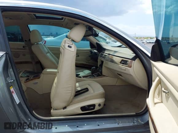 2007 BMW 3 Series 328i с VIN WBAWB33557PV70636, выставлен на аукционе IAAI как лот 42671894 с пробегом Не указан миль и . История ставок и продаж доступна на DreamBid. Изображение 5.