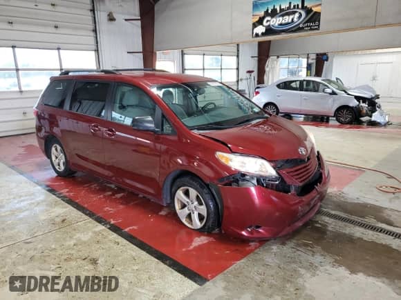 2015 Toyota Sienna LE with VIN 5TDKK3DC6FS560930, listed as a Copart auction lot 86257925 with 104,400 mi miles and Salvage title. Bid and sale history available at DreamBid. Image 4.