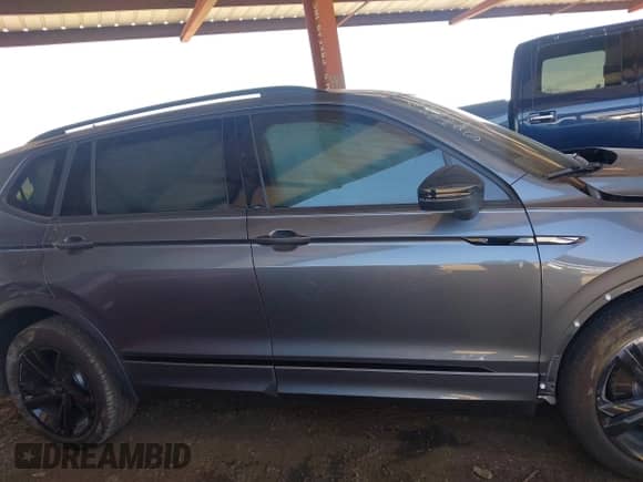 2024 Volkswagen Tiguan SE R-Line Black с VIN 3VVCB7AX4RM046261, выставлен на аукционе IAAI как лот 42327569 с пробегом 15 428 миль миль и . История ставок и продаж доступна на DreamBid. Изображение 14.