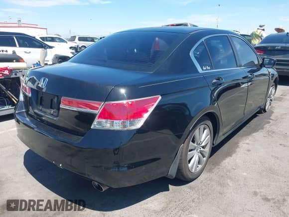 2012 Honda Accord EX z VIN 1HGCP2F71CA069885, wystawiony jako IAAI lot #43035184 z przebiegiem 159 771 mil mil oraz . Historia ofert i sprzedaży dostępna na DreamBid. Obrazek 4.