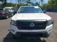 2024 Nissan Frontier S z VIN 1N6ED1CL1RN637370, wystawiony jako IAAI lot #42368622 z przebiegiem 43 413 mil mil oraz . Historia ofert i sprzedaży dostępna na DreamBid. Obrazek 12.