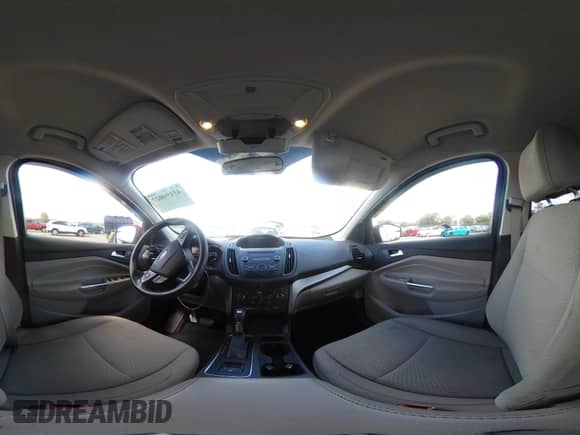 2017 Ford Escape SE с VIN 1FMCU9GD5HUA35244, выставлен на аукционе IAAI как лот 43194027 с пробегом 77 212 миль миль и . История ставок и продаж доступна на DreamBid. Изображение 18.