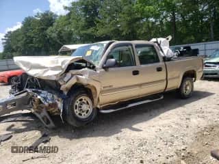 2004 Chevrolet Silverado 2500HD LS z VIN 1GCHK23U94F143815, wystawiony jako Copart lot #61728105 z przebiegiem Nie podano mil oraz Czysty tytuł • Clean title. Historia ofert i sprzedaży dostępna na DreamBid. Obrazek 1.