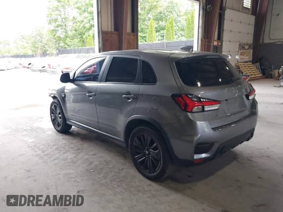 2021 Mitsubishi Outlander ES z VIN JA4ARUAU4MU001583, wystawiony jako IAAI lot #42577136 z przebiegiem 15 493 mil mil oraz . Historia ofert i sprzedaży dostępna na DreamBid. Obrazek 3.